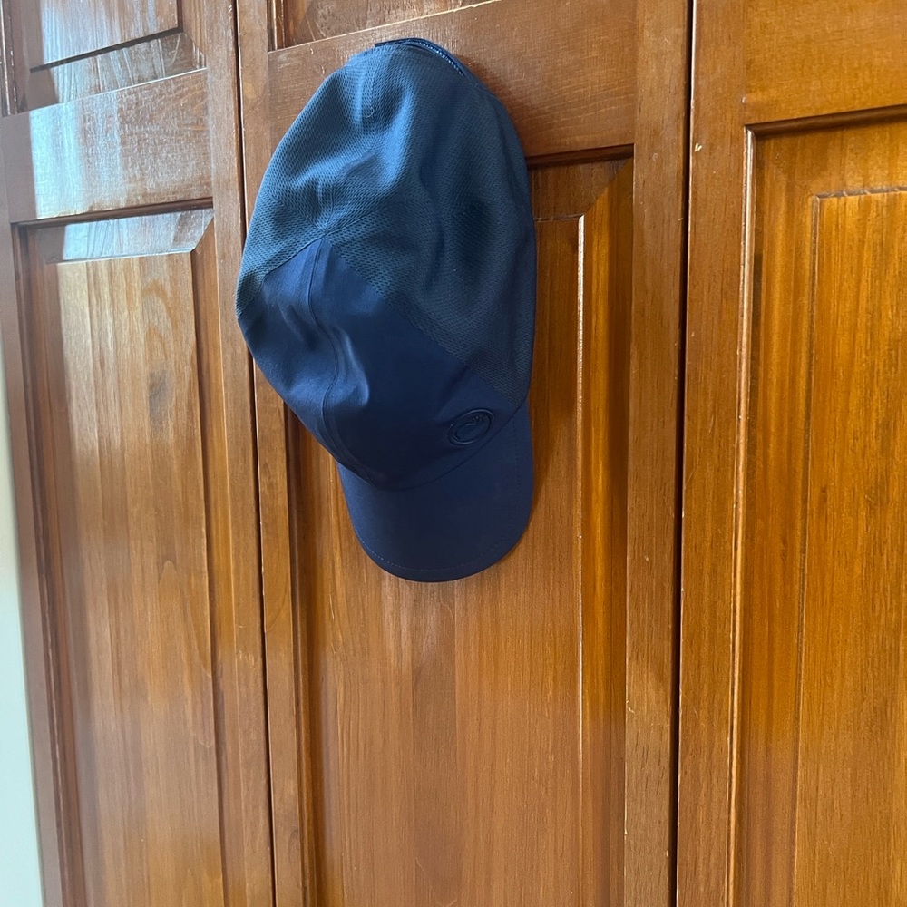 Vineyard Vines Dark Blue Performance Cap - Picture 2 of 6